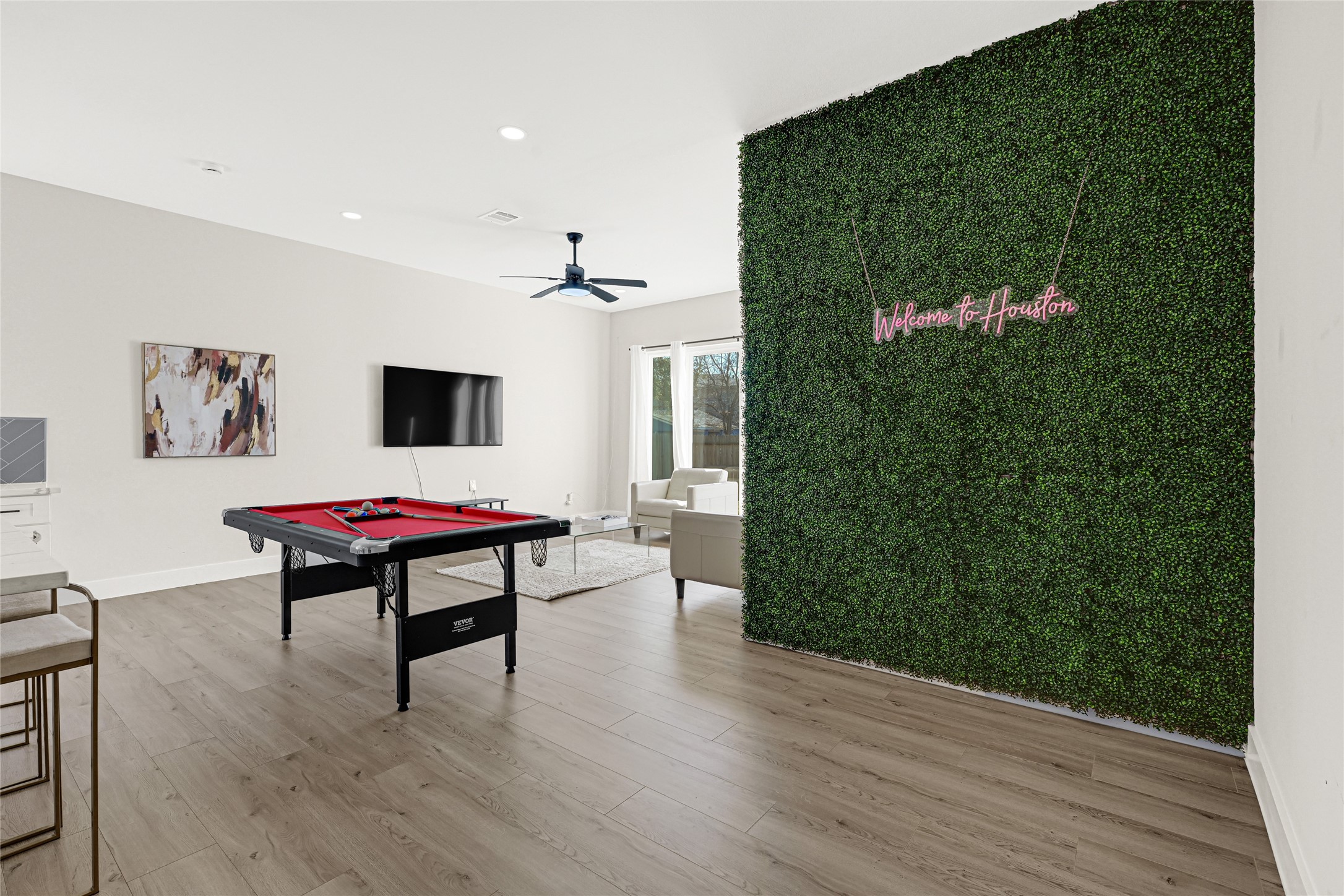 6835 Weston Street, Unit B Houston, TX 77021 - Photo 6 of 16 Pool near Living Area