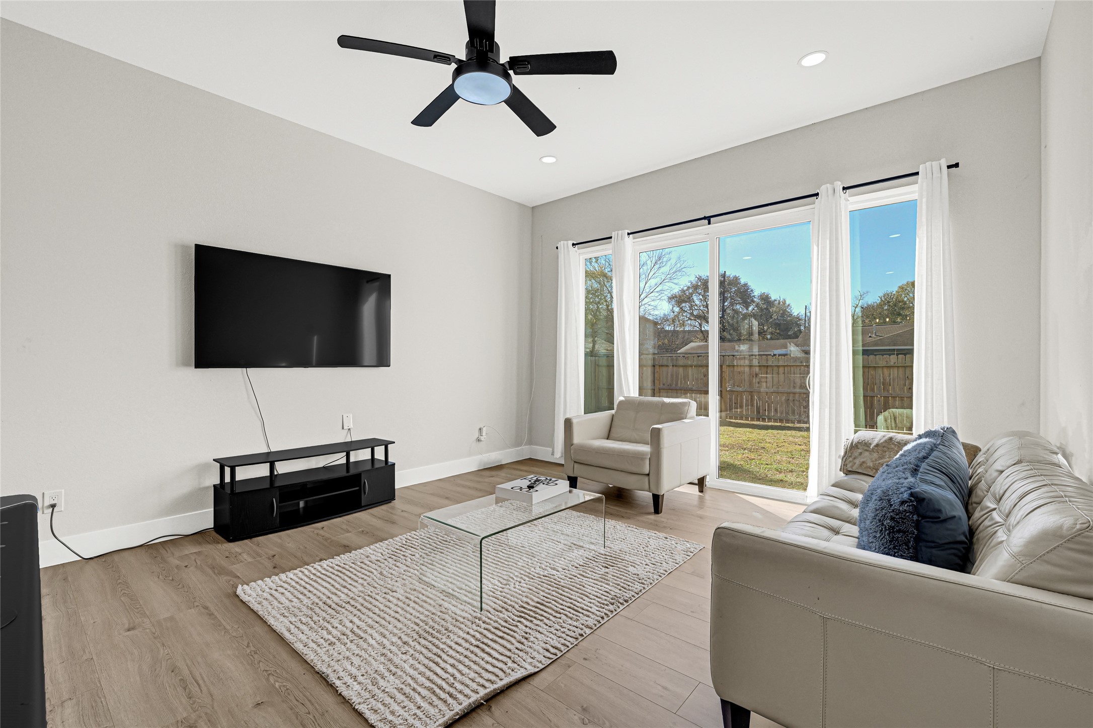 6835 Weston Street, Unit B Houston, TX 77021 - Photo 7 of 16 Living Area and Sliding Door to Backyard