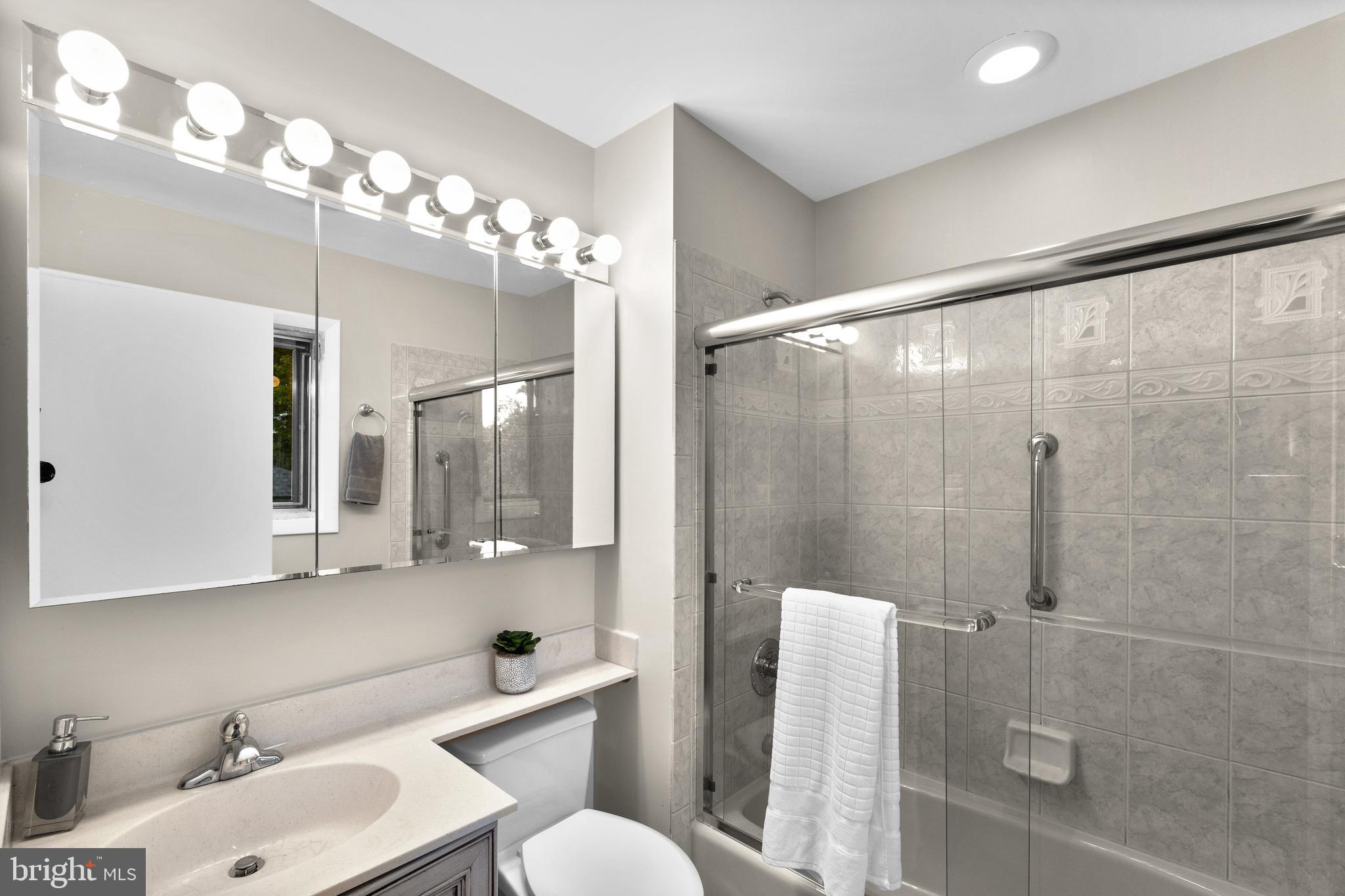 7209 Denberg Road Baltimore, MD 21209 - Photo 21 of 49 Primary Bath