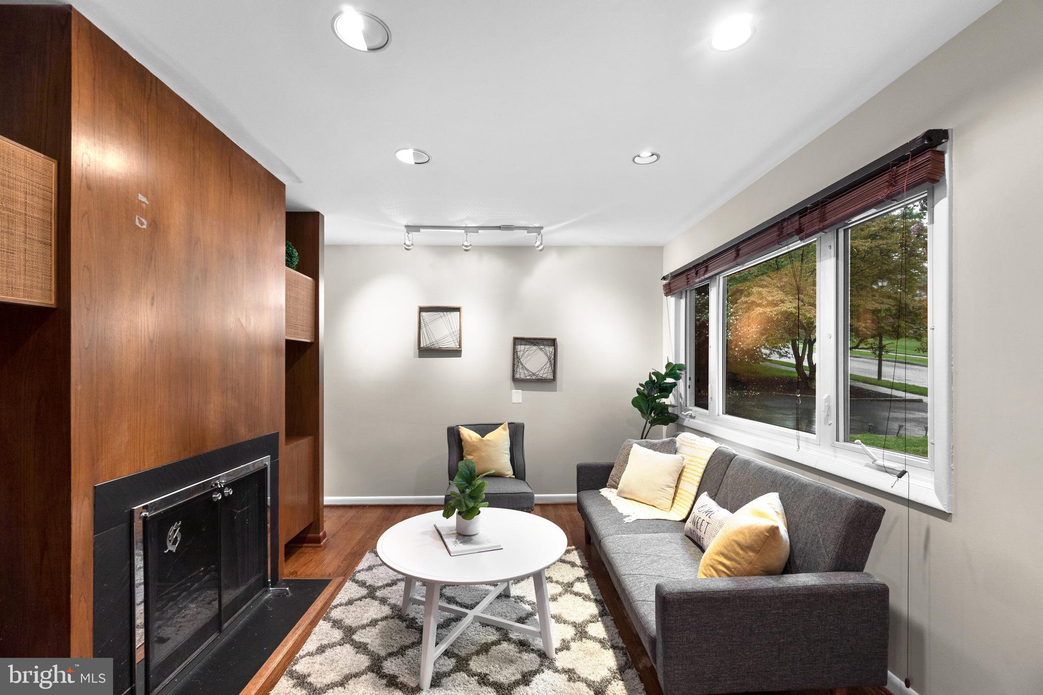 7209 Denberg Road Baltimore, MD 21209 - Photo 5 of 49 Living Room