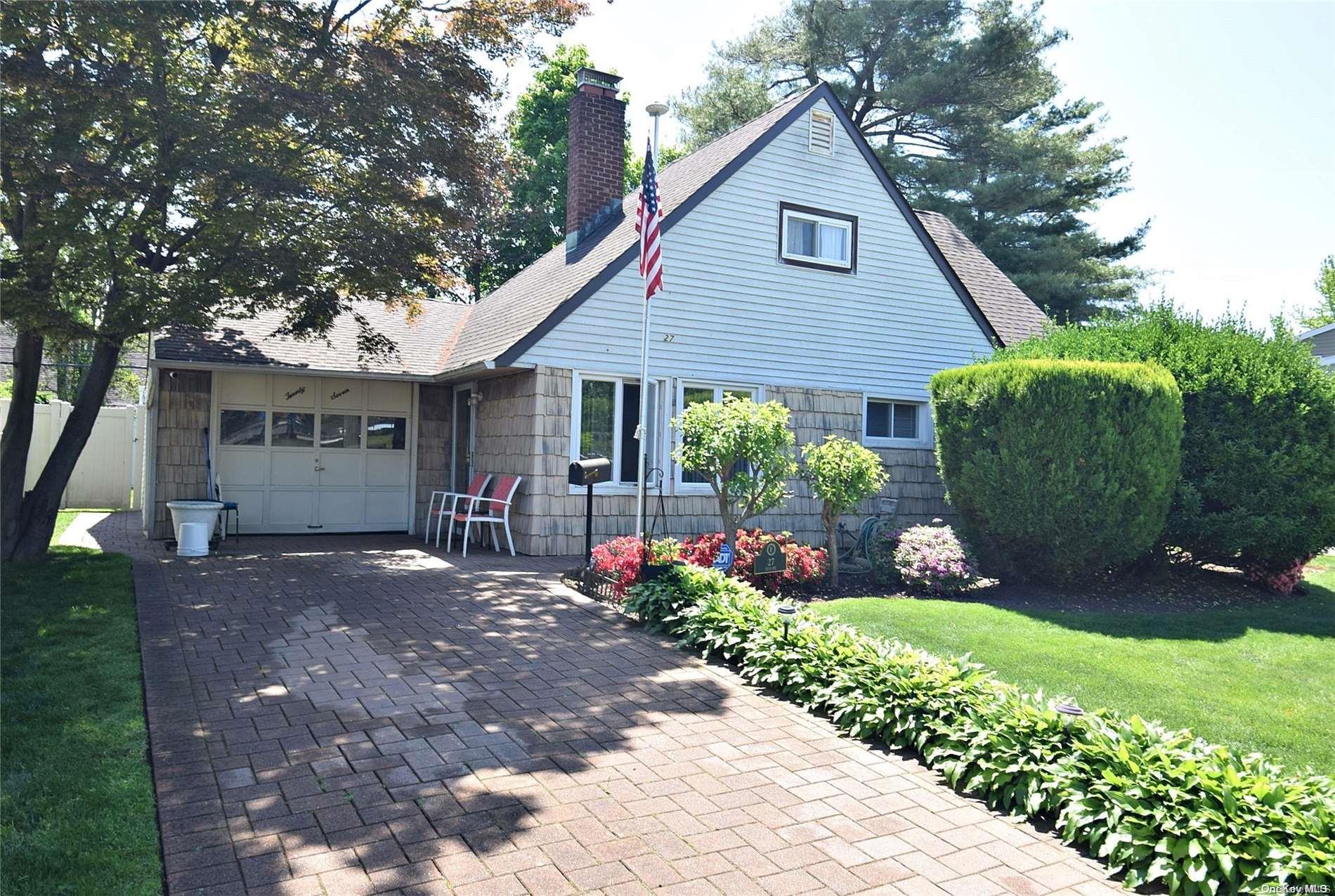 27 Gull Road Hicksville, NY 11801 - Photo 1 of 1 Gallery Image 1