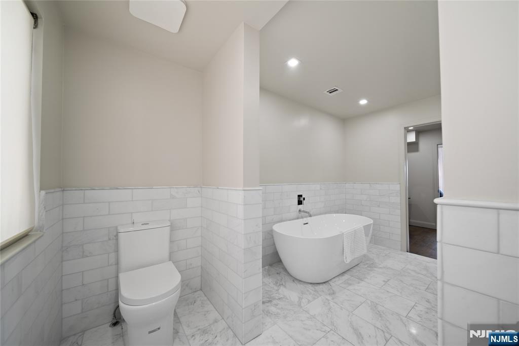 1110 River Road, Unit 102 Edgewater, NJ 07020 - Photo 16 of 18 a bathroom with a toilet sink and bathtub