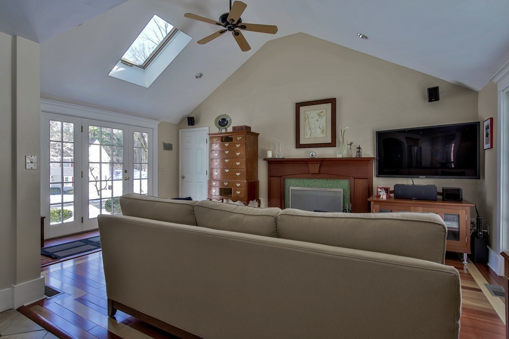 9 Schofield Road Chelmsford, MA 01824 - Photo 4 of 21 Gallery Image 4