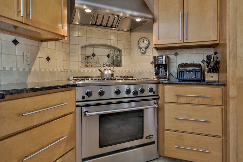 9 Schofield Road Chelmsford, MA 01824 - Photo 6 of 21 Gallery Image 6