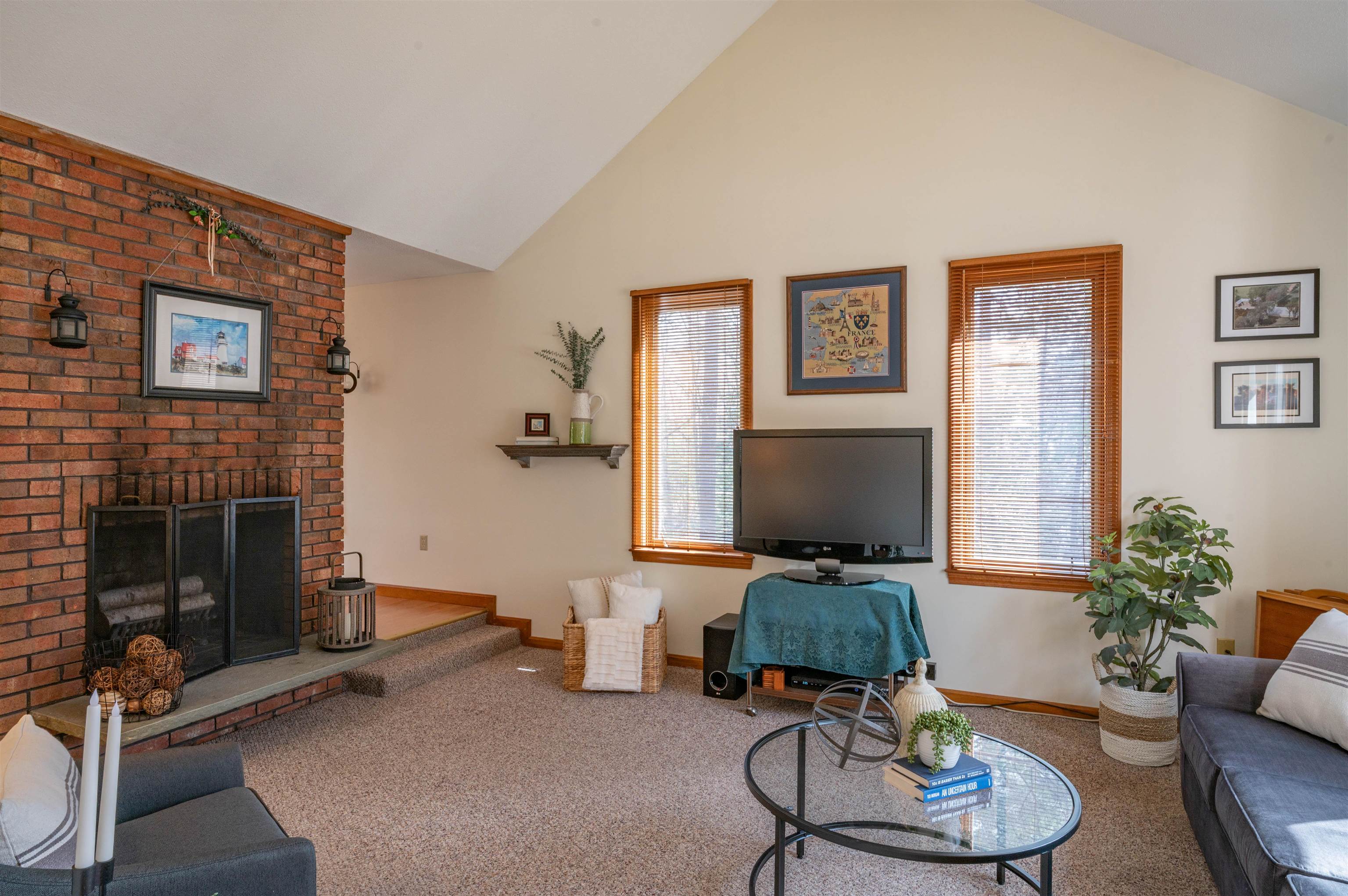 45 Pemberton Road Nashua, NH 03063 - Photo 11 of 37