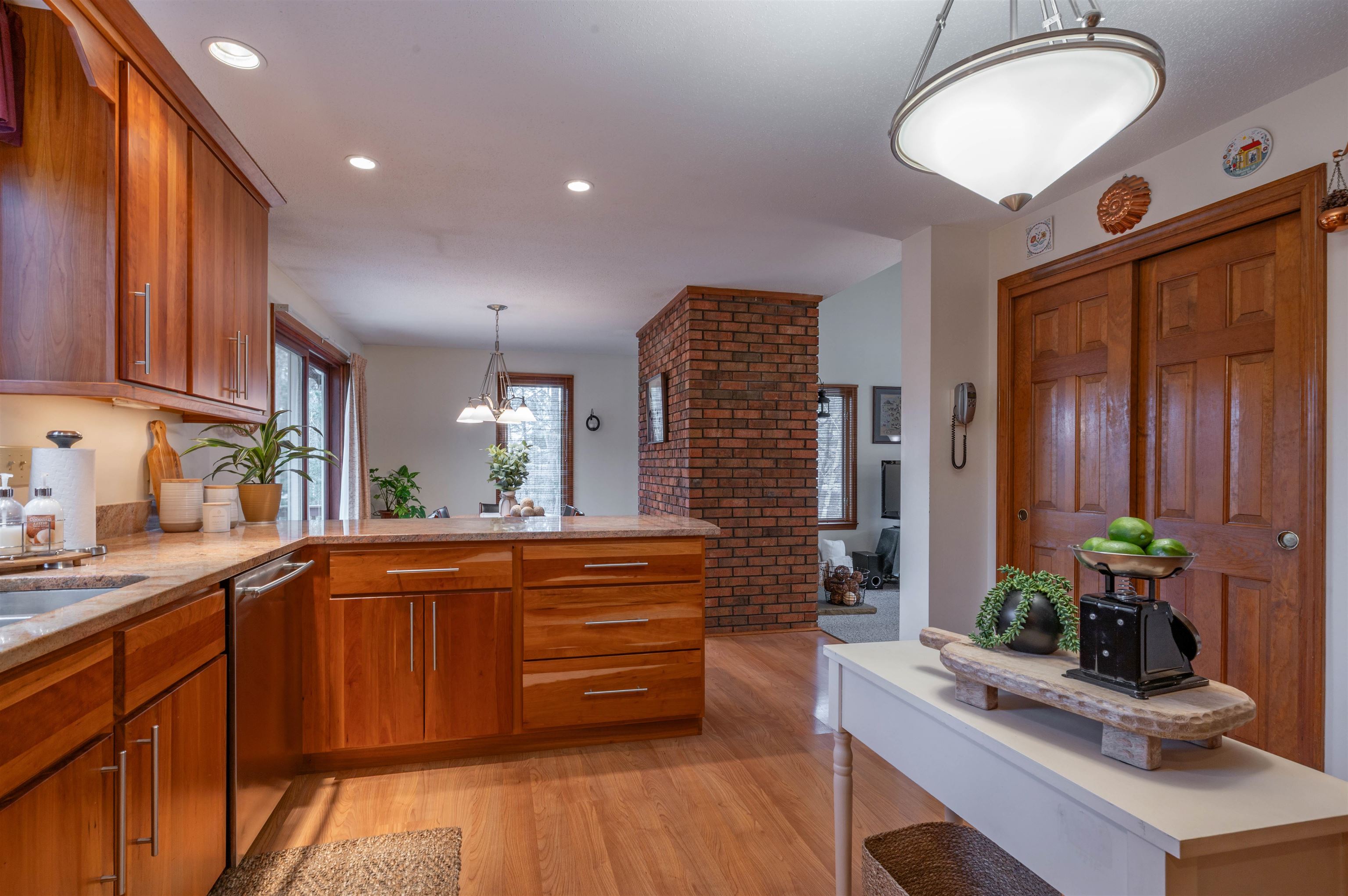 45 Pemberton Road Nashua, NH 03063 - Photo 6 of 37