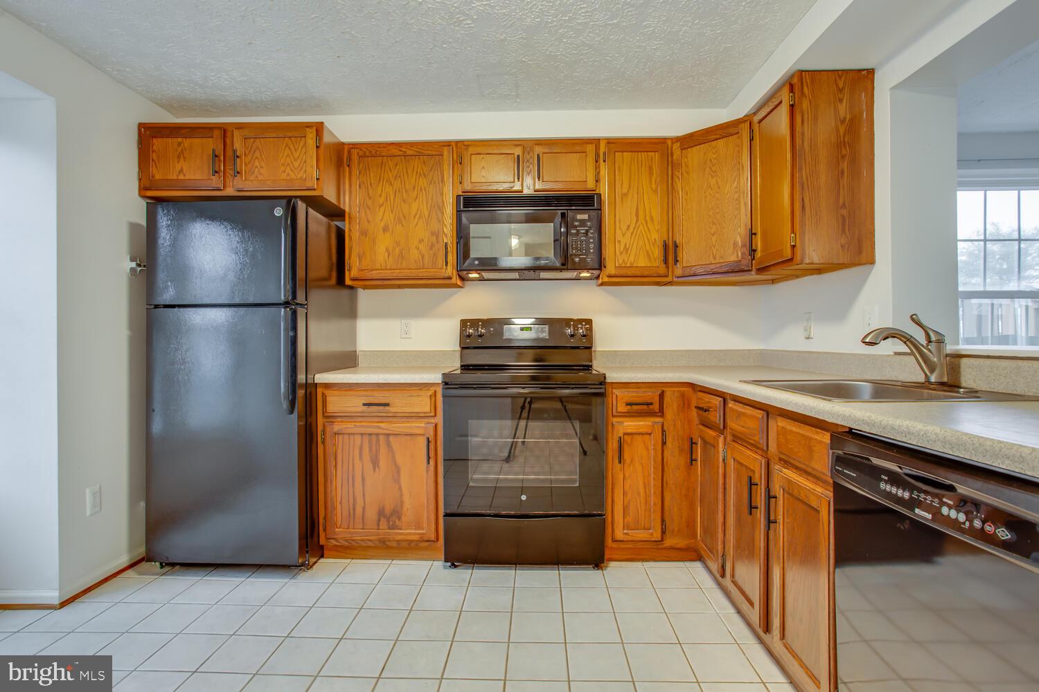 6949 Villa-Del-Rey Court Springfield, VA 22150 - Photo 4 of 35