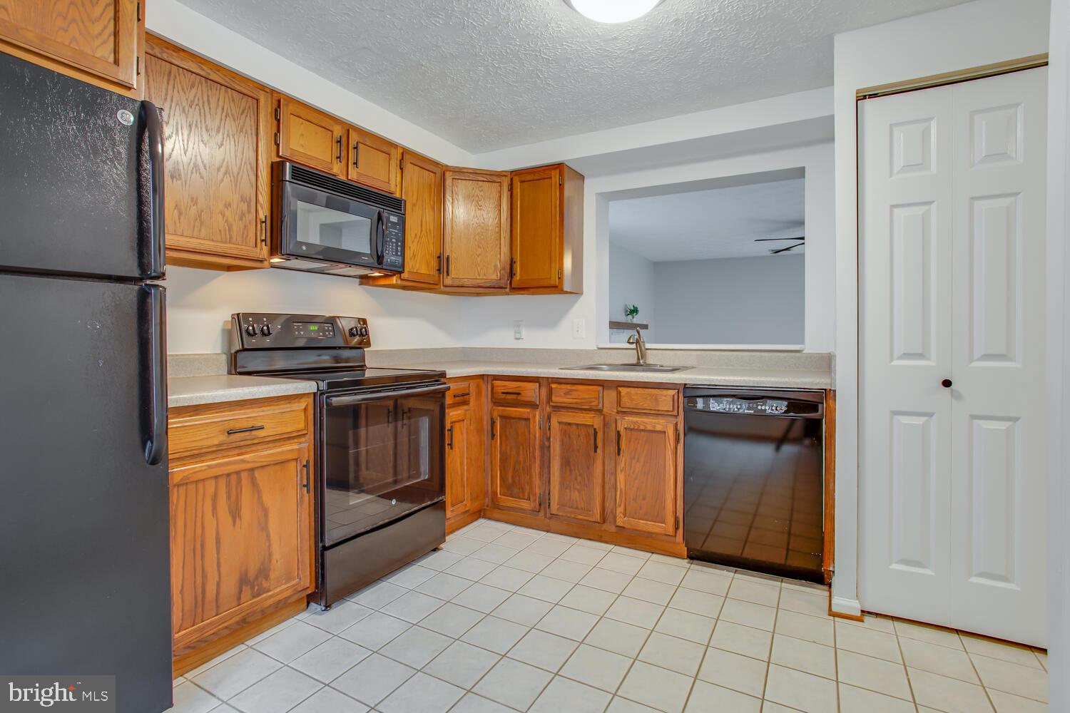 6949 Villa-Del-Rey Court Springfield, VA 22150 - Photo 5 of 35
