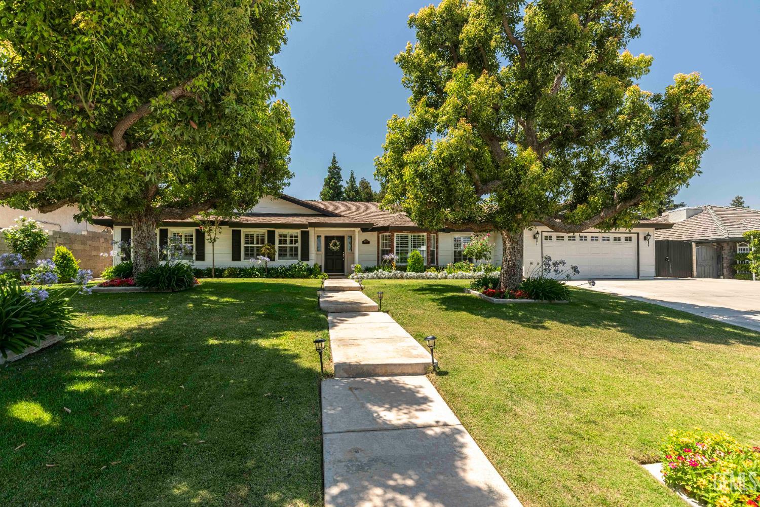 a view of house with a yard