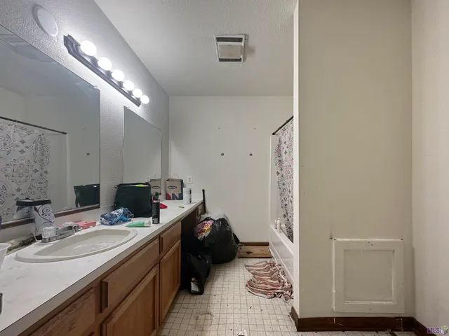 $300,000 | 5257 Brightside View Drive, Unit 4, Baton Rouge, LA 70820