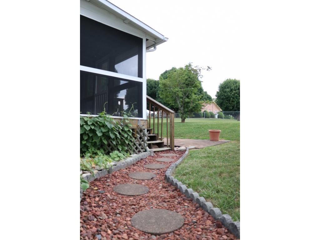 271 Cherokee Road Bristol, VA 24201 - Photo 2 of 33 Photo 2