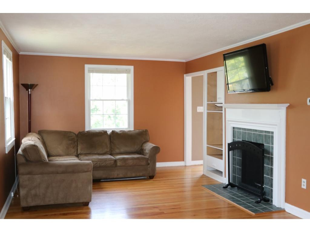 271 Cherokee Road Bristol, VA 24201 - Photo 3 of 33 Photo 3