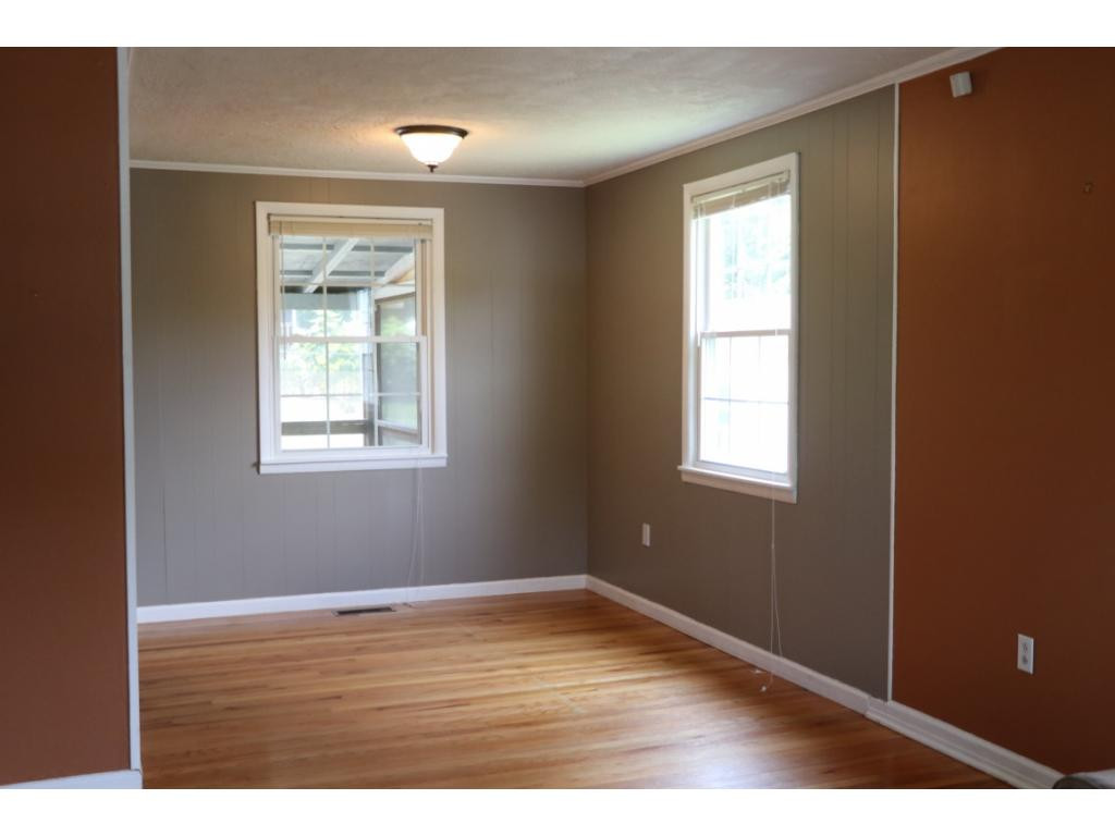 271 Cherokee Road Bristol, VA 24201 - Photo 4 of 33 Photo 4