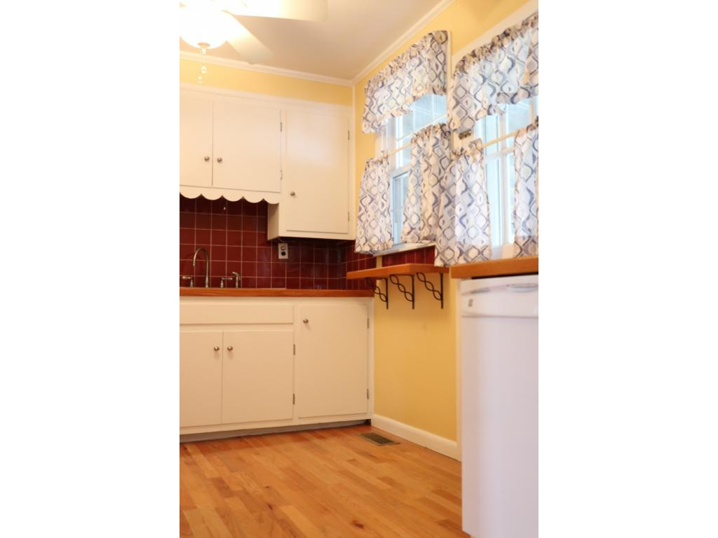 271 Cherokee Road Bristol, VA 24201 - Photo 6 of 33 Photo 6