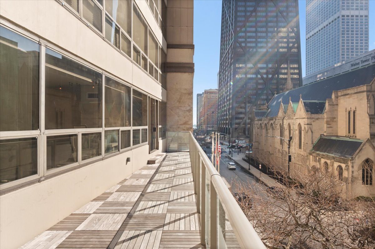 110 East Delaware Place, Unit 404 Chicago, IL 60611 - Photo 18 of 20