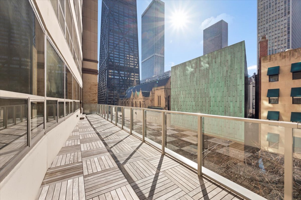 110 East Delaware Place, Unit 404 Chicago, IL 60611 - Photo 20 of 20