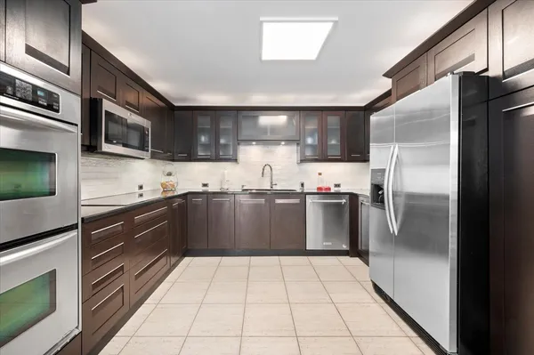 $499,000 | 110 East Delaware Place, Unit 404, Chicago, IL 60611