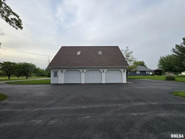 $425,000 | 14327 McRaven Lane, Mount Vernon, IL 62864