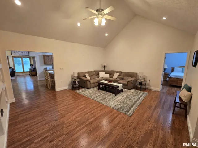 $425,000 | 14327 McRaven Lane, Mount Vernon, IL 62864