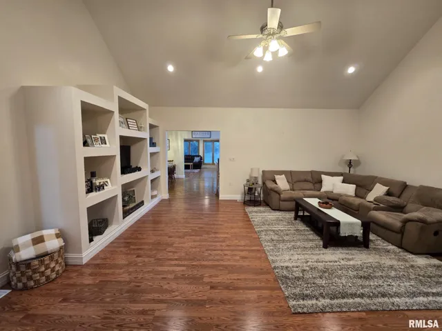 $425,000 | 14327 McRaven Lane, Mount Vernon, IL 62864