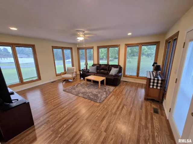 $425,000 | 14327 McRaven Lane, Mount Vernon, IL 62864