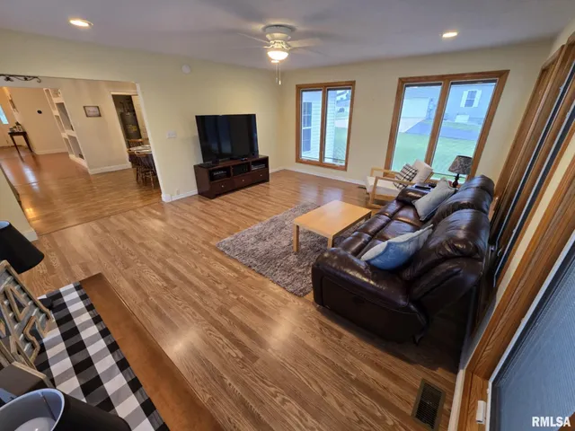 $425,000 | 14327 McRaven Lane, Mount Vernon, IL 62864