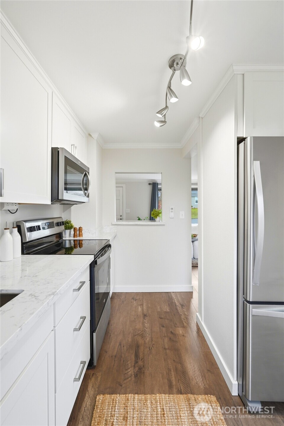 220 Southwest 137th Street Burien, WA 98166 - Photo 12 of 34