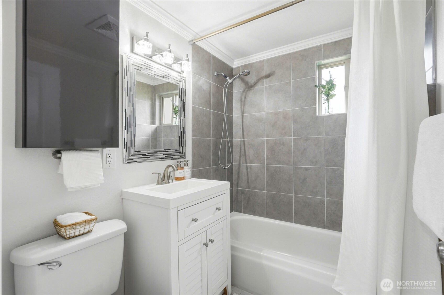 220 Southwest 137th Street Burien, WA 98166 - Photo 16 of 34