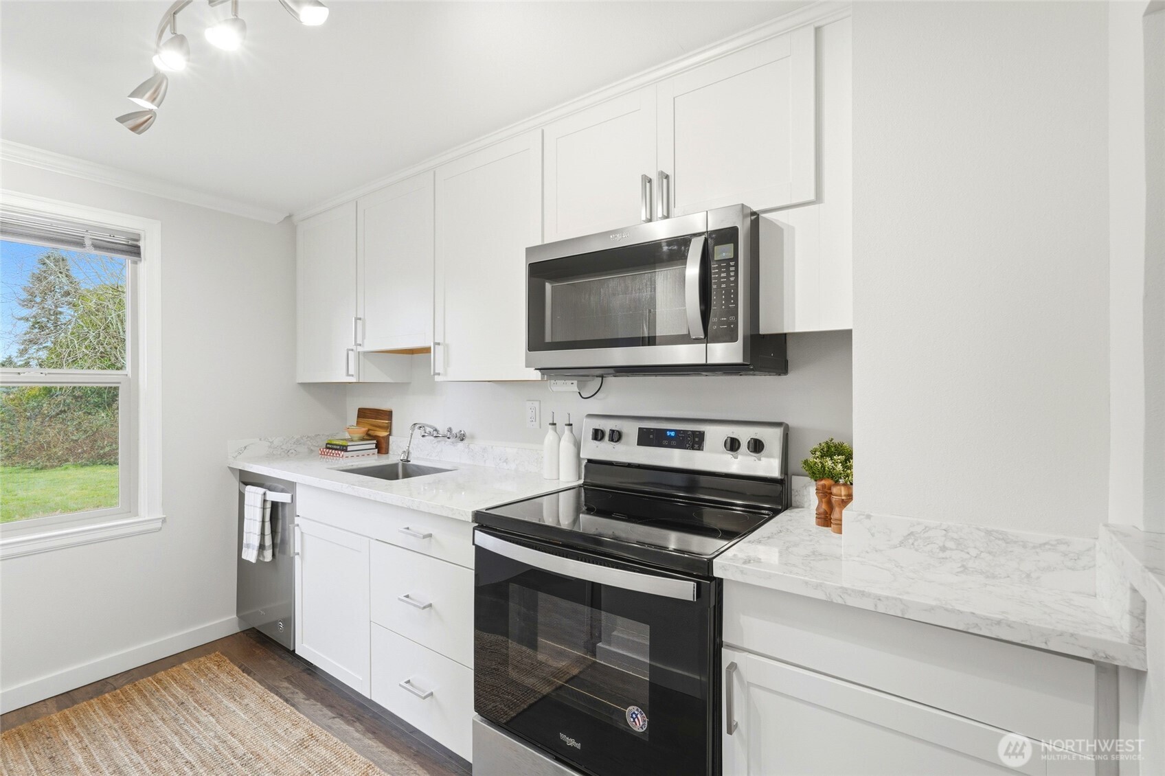 220 Southwest 137th Street Burien, WA 98166 - Photo 10 of 34