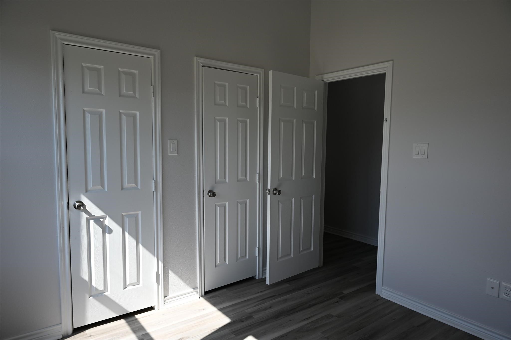 2352 Cedar Place Drive Conroe, TX 77306 - Photo 19 of 26 a view of a hallway with wooden floor and staircase