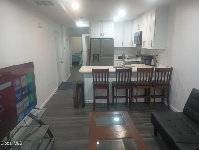 $1,800 | 199 Lark Street, Albany, NY 12210