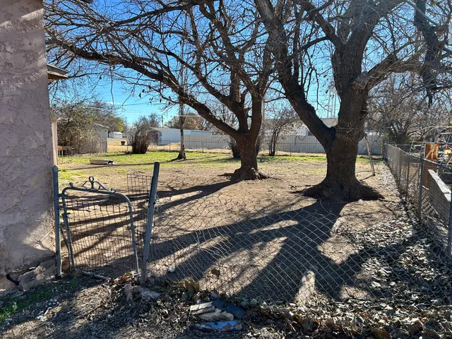 $900 | 903 West 8th Street, Quanah, TX 79252