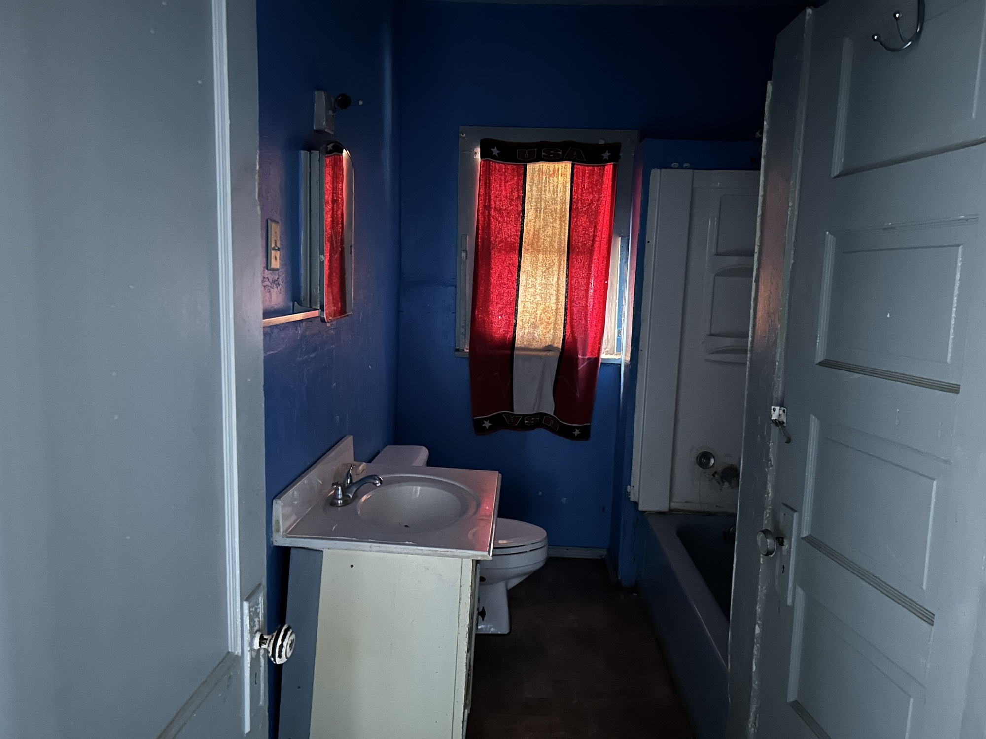 903 West 8th Street Quanah, TX 79252 - Photo 9 of 15 a bathroom with a sink and a mirror