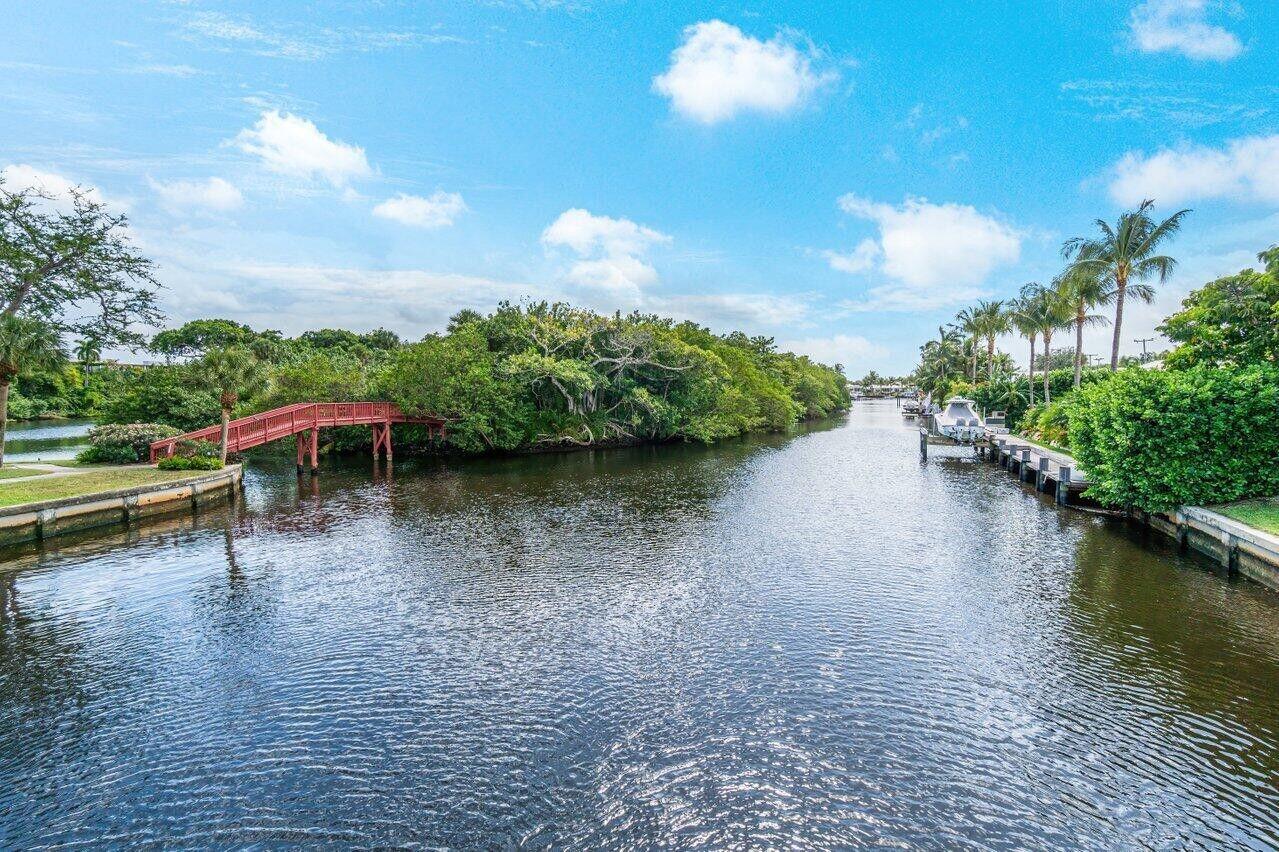 781 Apple Tree Lane Boca Raton, FL 33486 - Photo 2 of 7 20250621153659612867000000-o (1)