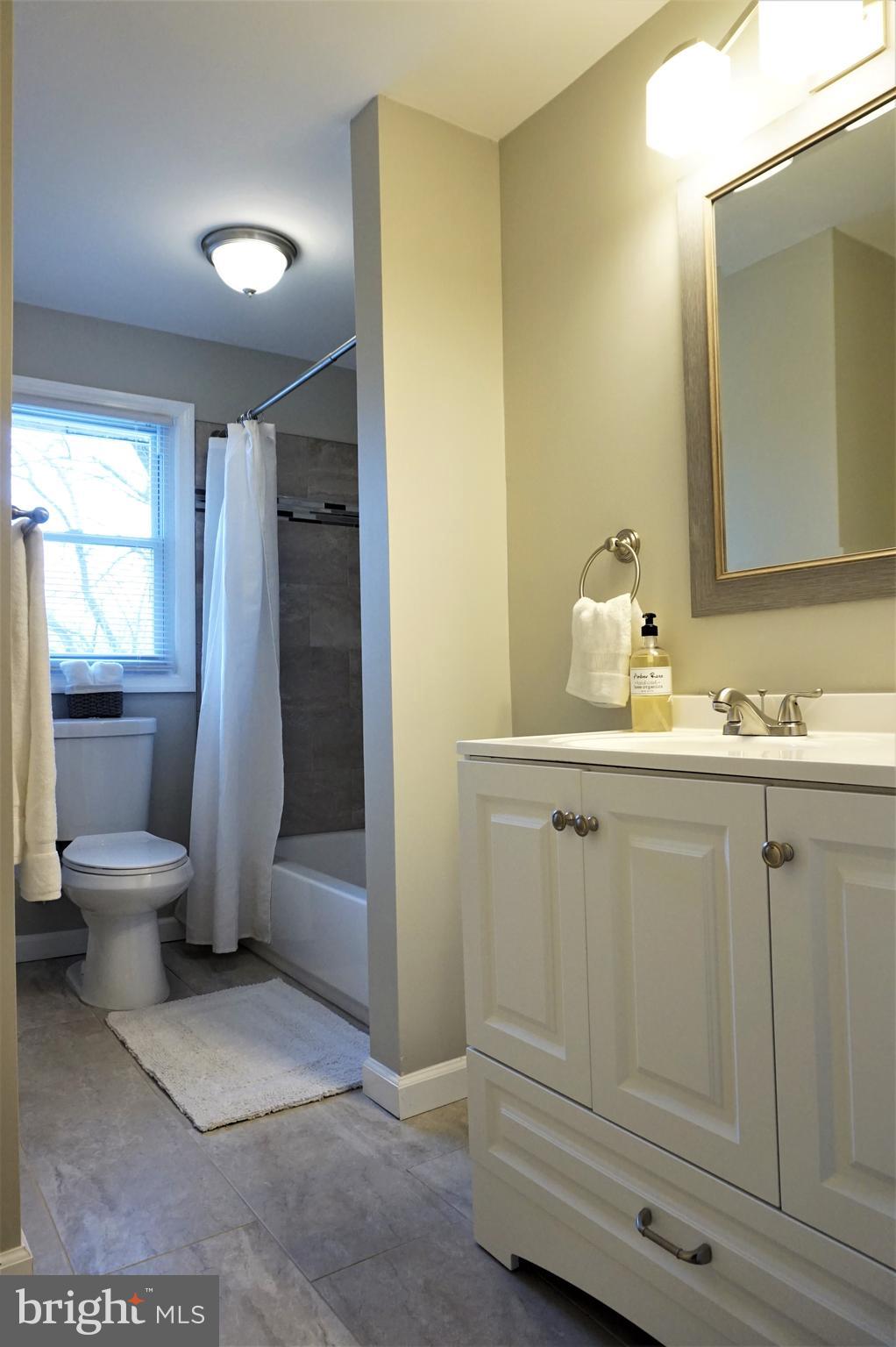 817 Brighton Road Cherry Hill, NJ 08034 - Photo 22 of 32 Hall Bath