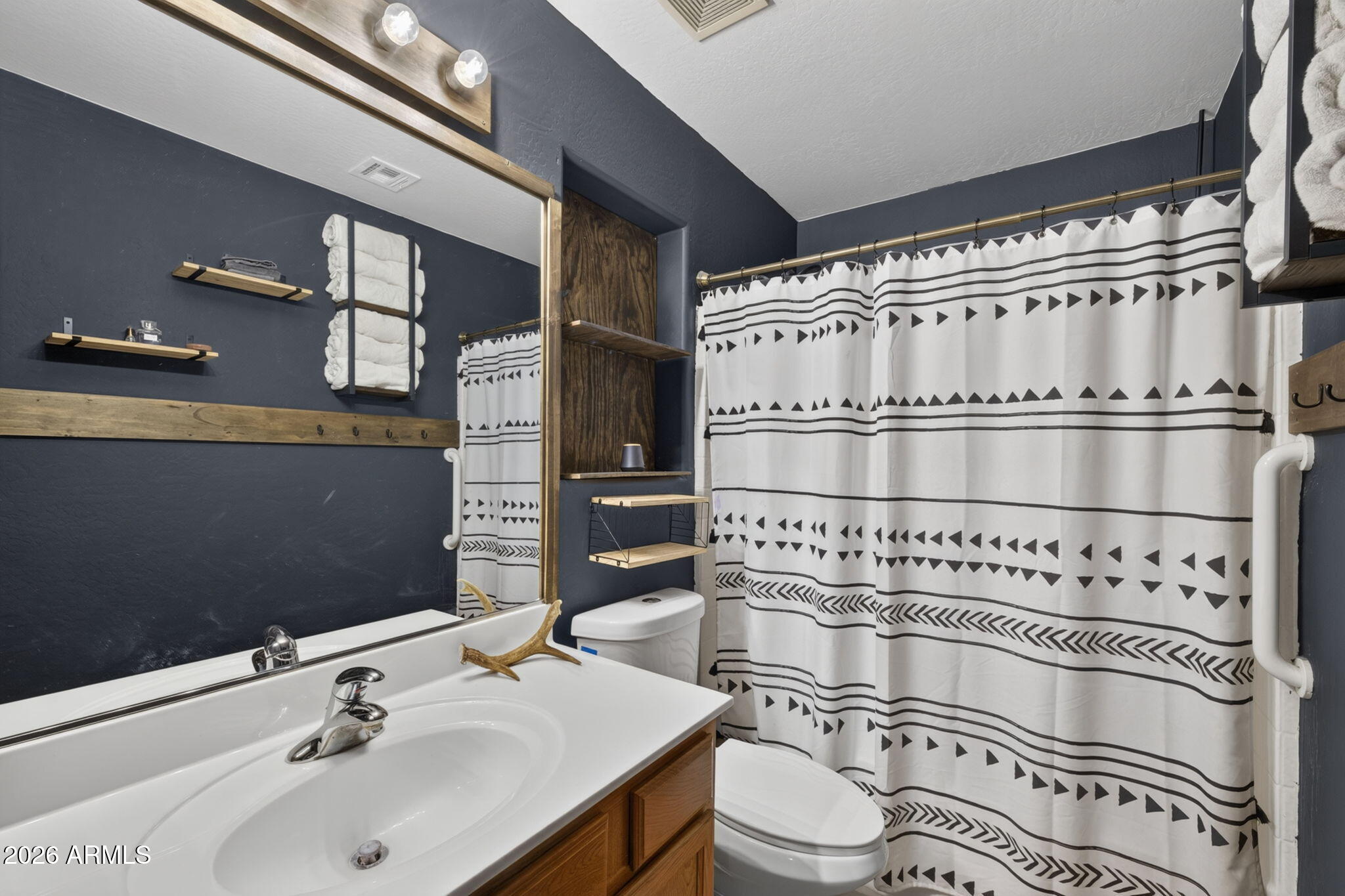2681 South Powell Road Apache Junction, AZ 85119 - Photo 18 of 40 Primary Bathroom