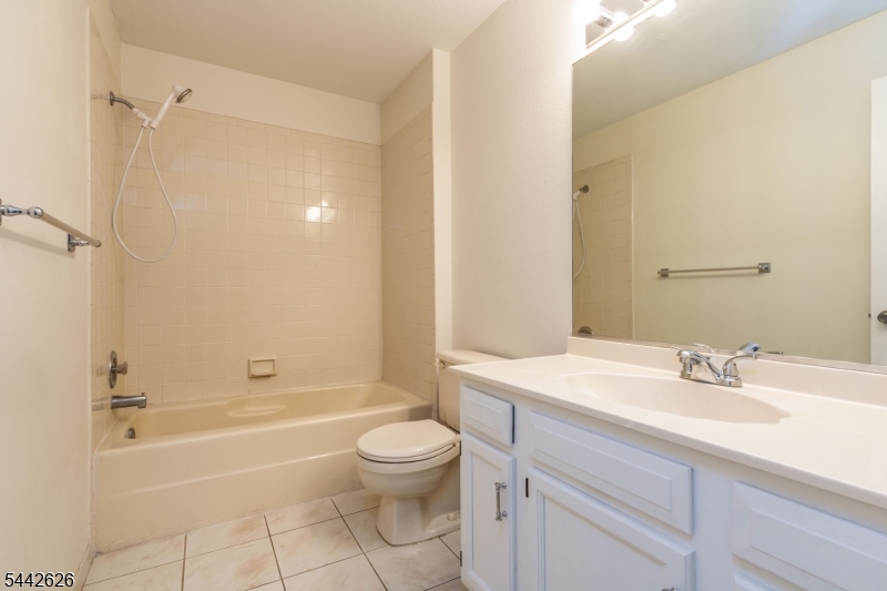 24 Wescott Road, Unit 24 Bedminster, NJ 07921 - Photo 15 of 26