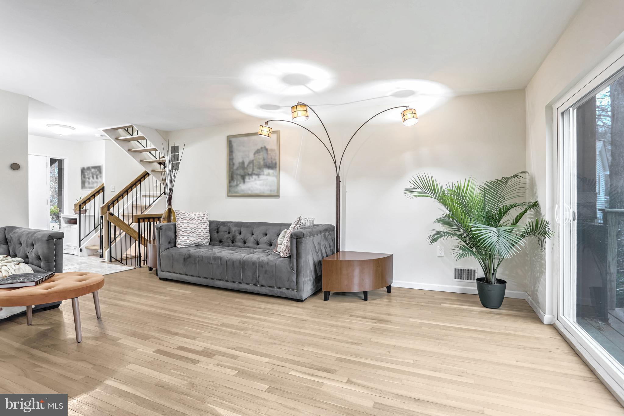 10914 Hunt Club Road Reston, VA 20190 - Photo 6 of 44