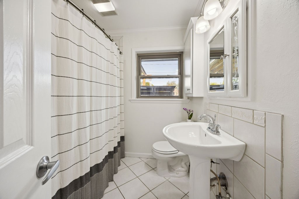 1122 West 31st Street Houston, TX 77018 - Photo 9 of 12 a bathroom with a sink a toilet and shower