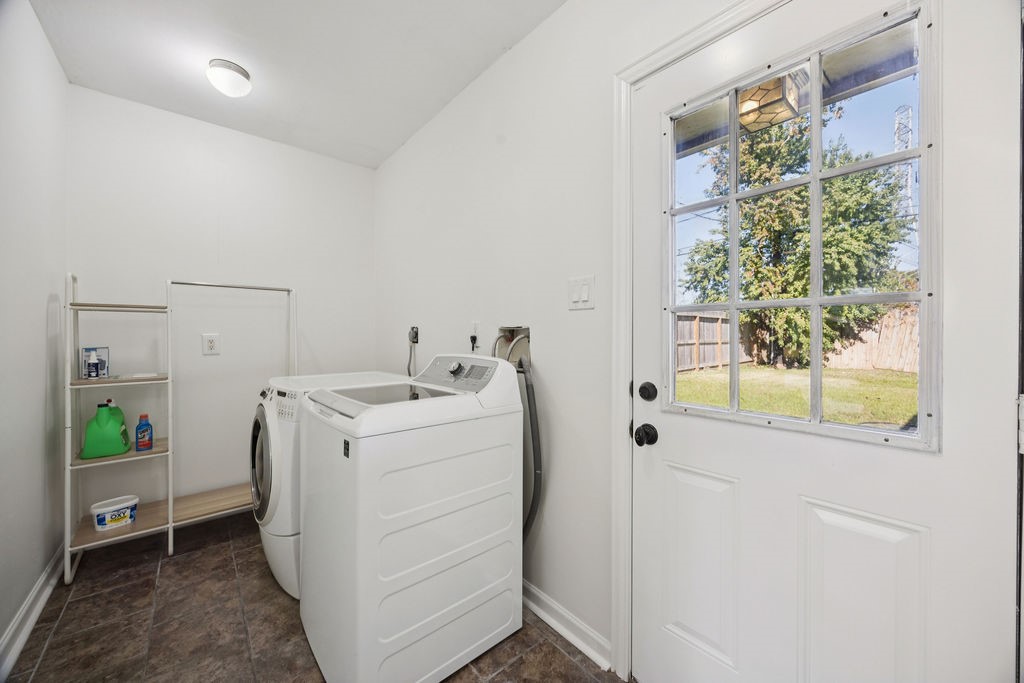 1122 West 31st Street Houston, TX 77018 - Photo 10 of 12 a utility room with dryer and washer