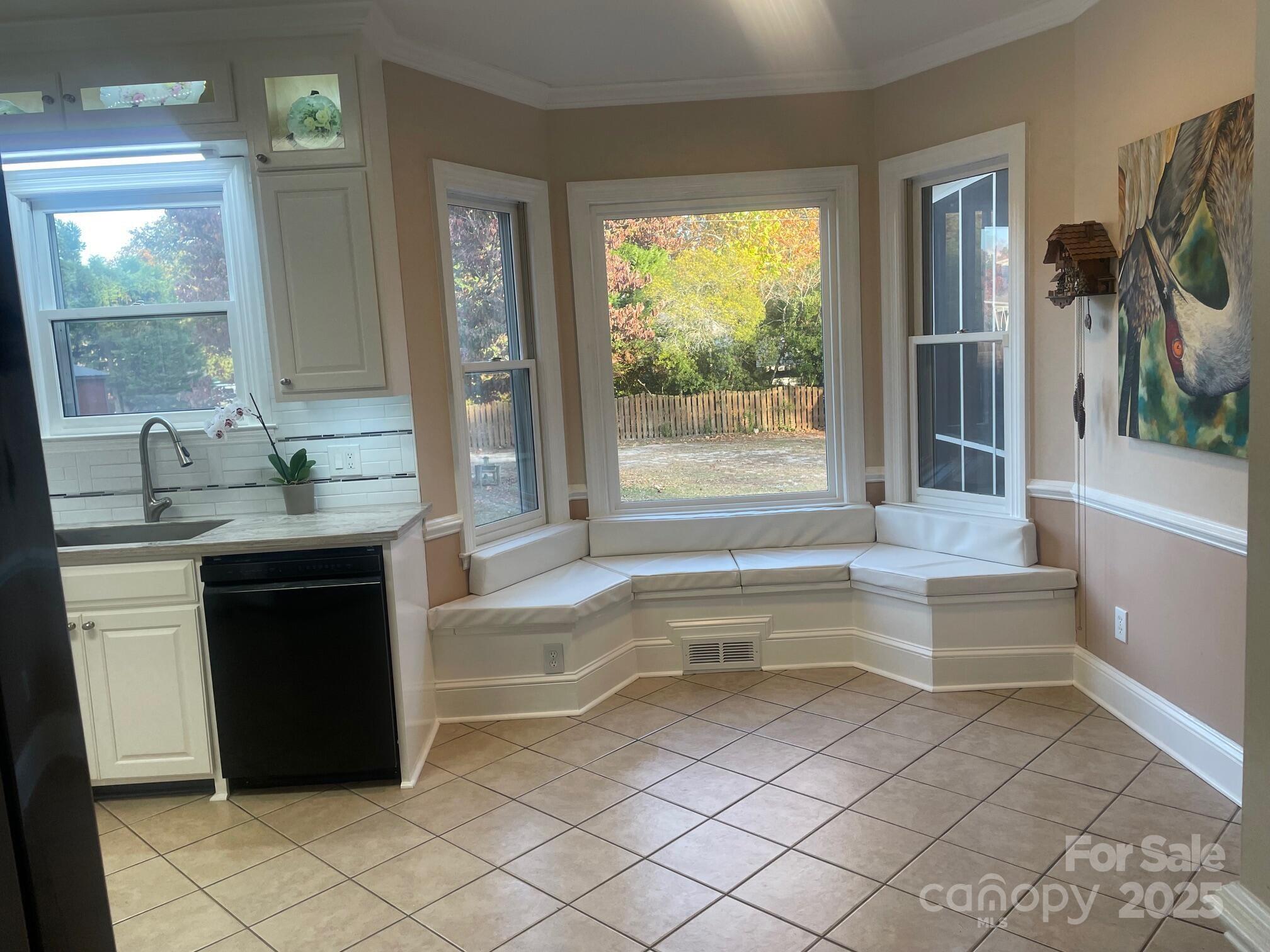 417 Oxford Road Lexington, SC 29072 - Photo 11 of 27 a bathroom with a bathtub sink and mirror