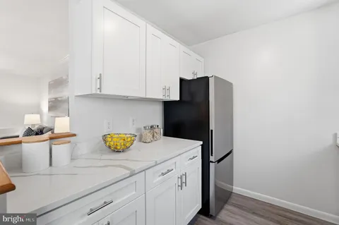 $340,000 | 1608 West Abingdon Drive, Unit 302, Alexandria, VA 22314