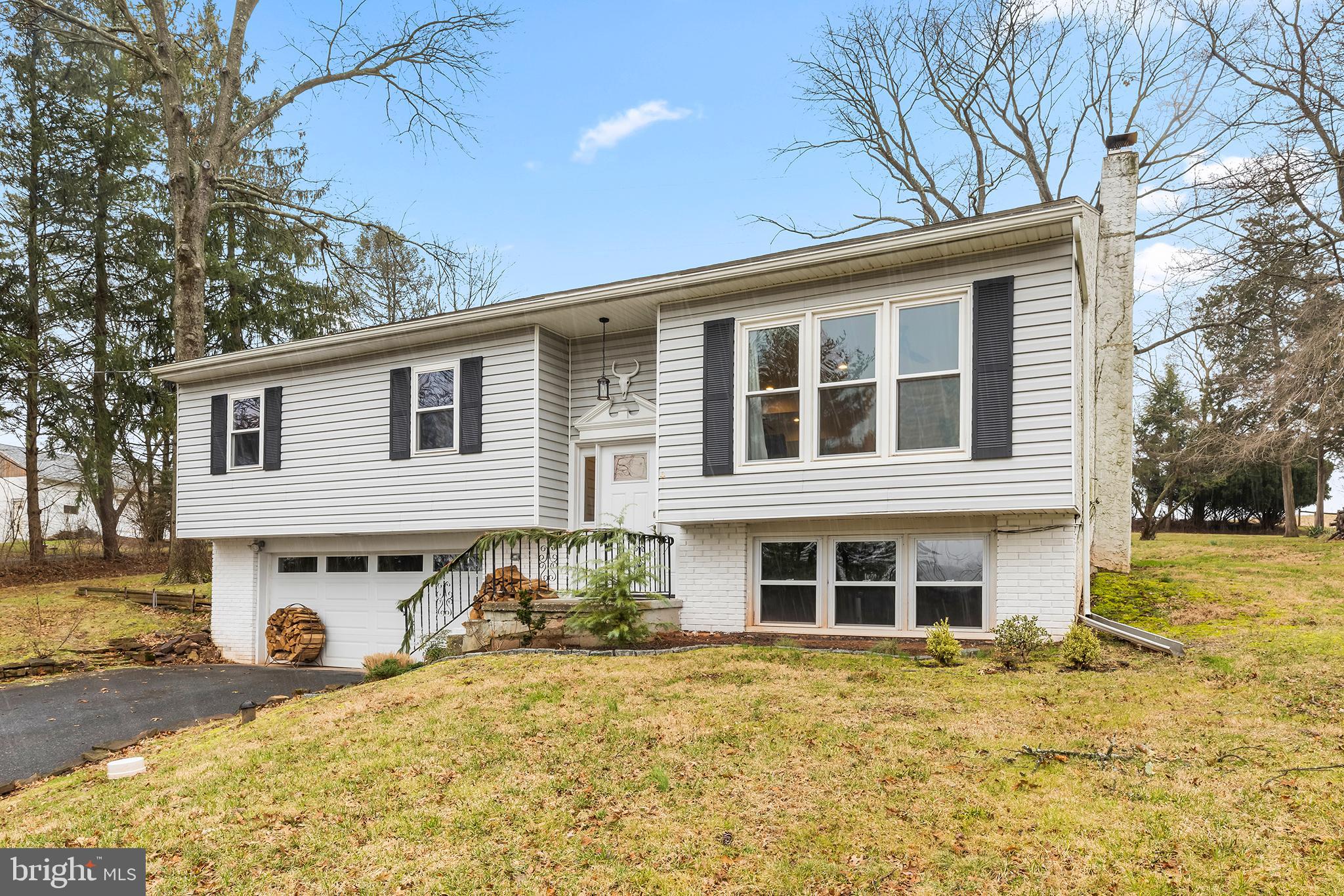 820 Spring City Road Phoenixville, PA 19460 - Photo 2 of 26