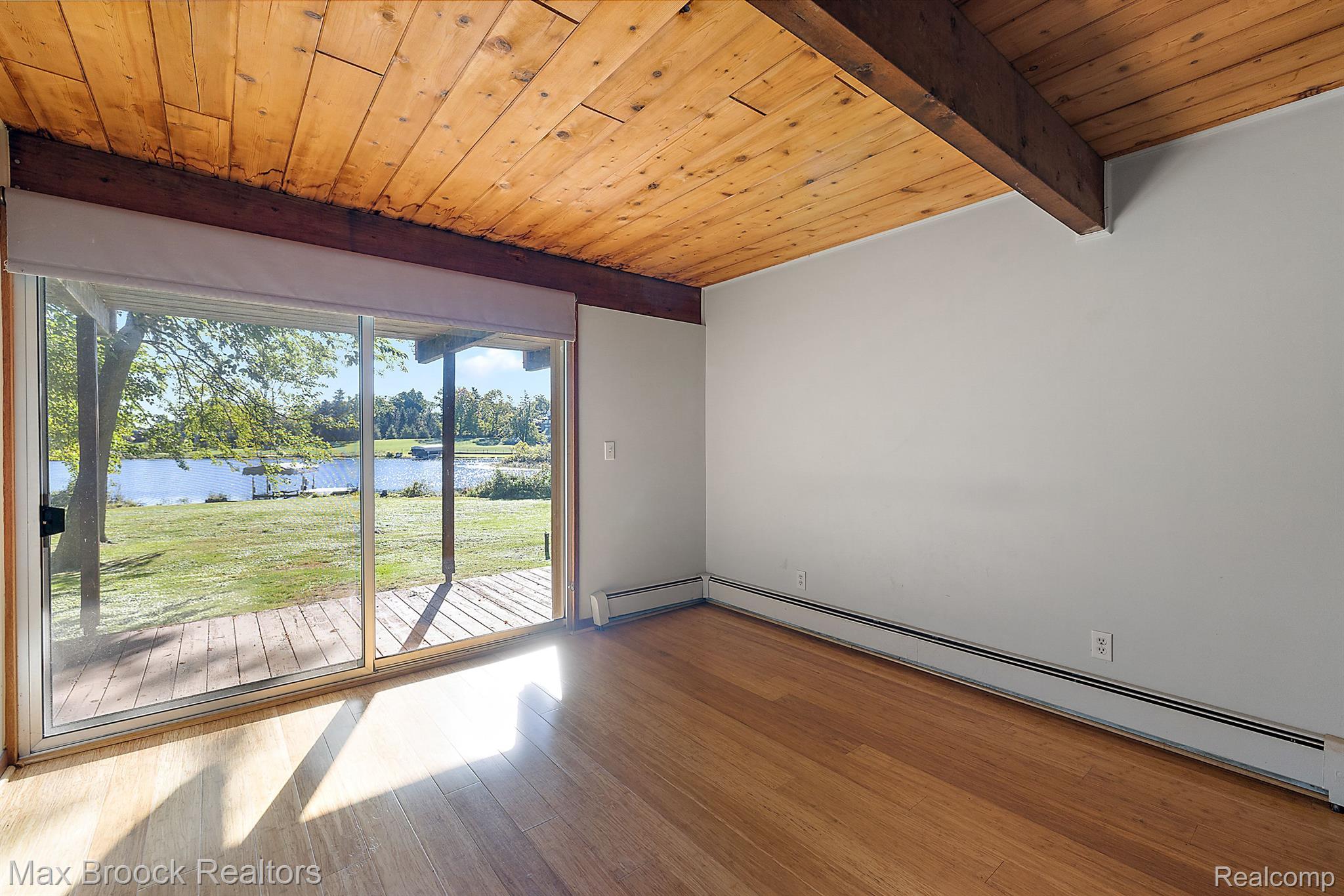 4480 Commerce Road West Bloomfield, MI 48324 - Photo 28 of 44 Gallery Image 28