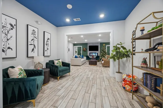 $2,500 | 6804 Westview Drive, Unit 2205, Houston, TX 77055