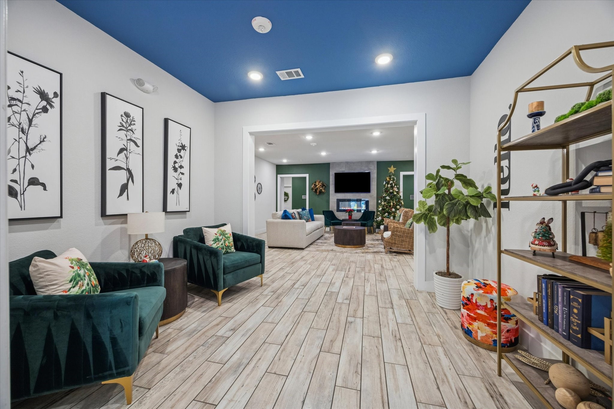 6804 Westview Drive, Unit 2205 Houston, TX 77055 - Photo 13 of 23 This charming lobby provides a comfortable and inviting setting to gather and welcome guests.