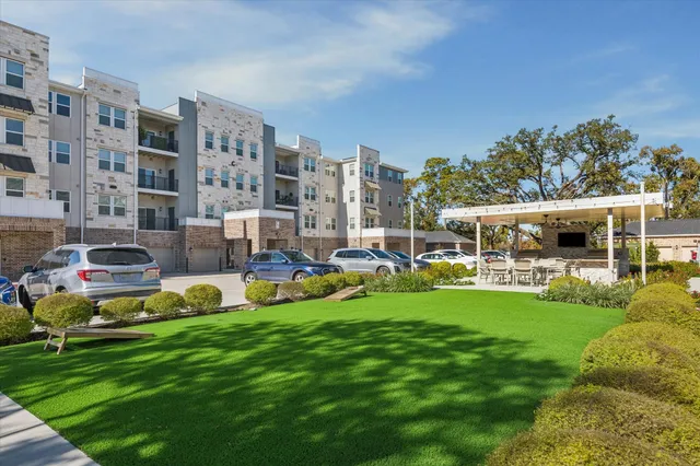 $2,500 | 6804 Westview Drive, Unit 2205, Houston, TX 77055