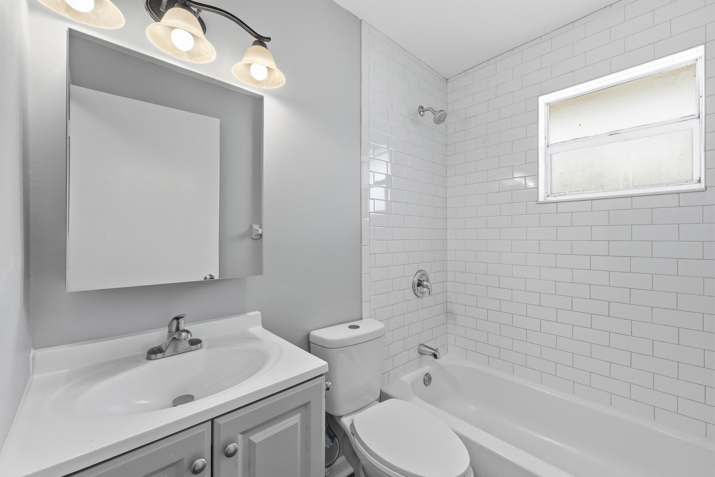 1565 West 28th Street, Unit A Riviera Beach, FL 33404 - Photo 5 of 19 8_8p3a0945