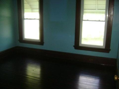 1013 East Butler Street Adrian, MI 49221 - Photo 7 of 7 946457-6.JPG