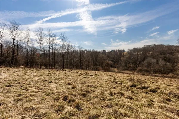 $750,000 | 250 McFann Road, Valencia, PA 16059